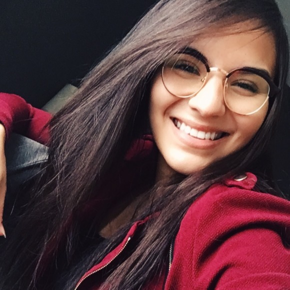 Meet your Posher, Gabriela - Picture 1 of 1